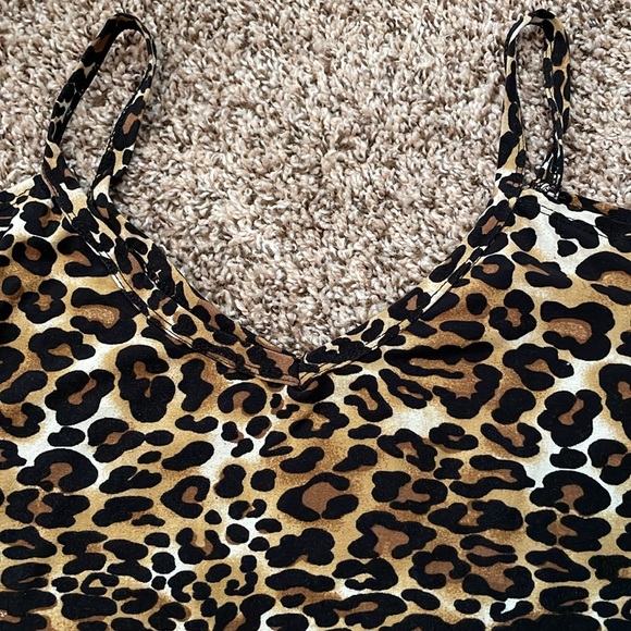 Hot Kiss🔥1X Cold Shoulder Leopard Print Women'Stretchy Top in Great condition - Picture 4 of 10